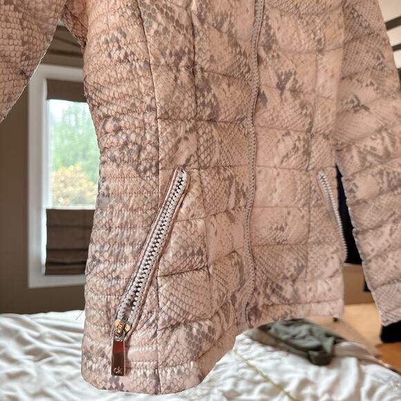 CALVIN KLEIN Packable Snakeskin Print Short Hooded Puffer Coat | XS - Picture 6 of 10